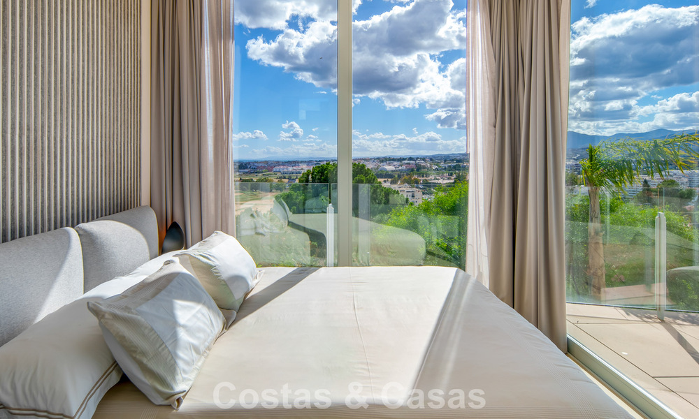 Villa contemporaine de luxe à vendre avec vues panoramiques sur la montagne et la mer à Nueva Andalucía, Marbella 800905