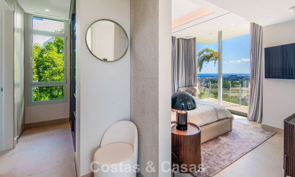 Villa contemporaine de luxe à vendre avec vues panoramiques sur la montagne et la mer à Nueva Andalucía, Marbella 800906