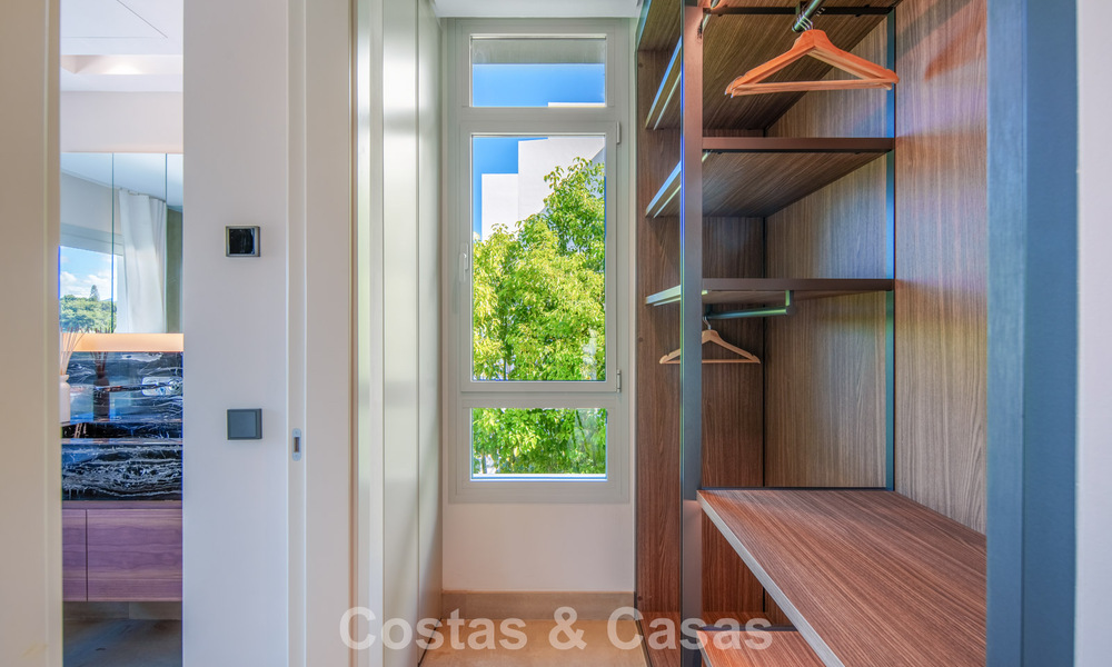 Villa contemporaine de luxe à vendre avec vues panoramiques sur la montagne et la mer à Nueva Andalucía, Marbella 800907