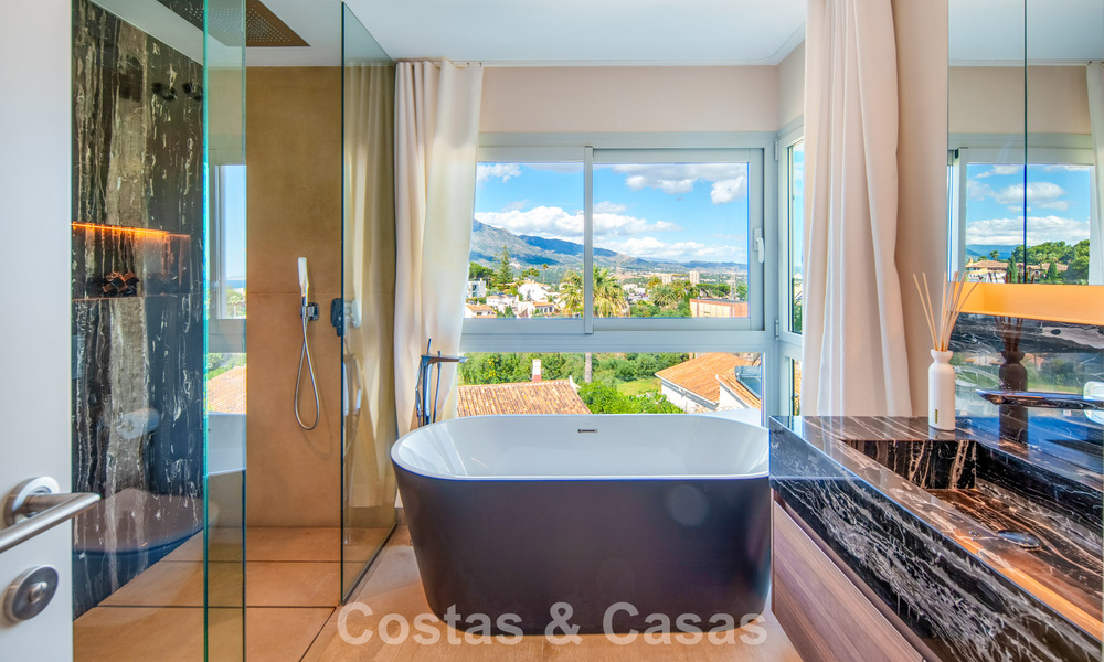 Villa contemporaine de luxe à vendre avec vues panoramiques sur la montagne et la mer à Nueva Andalucía, Marbella 800908