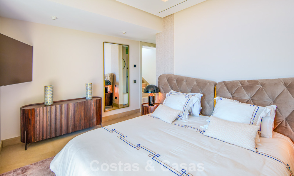 Villa contemporaine de luxe à vendre avec vues panoramiques sur la montagne et la mer à Nueva Andalucía, Marbella 800911