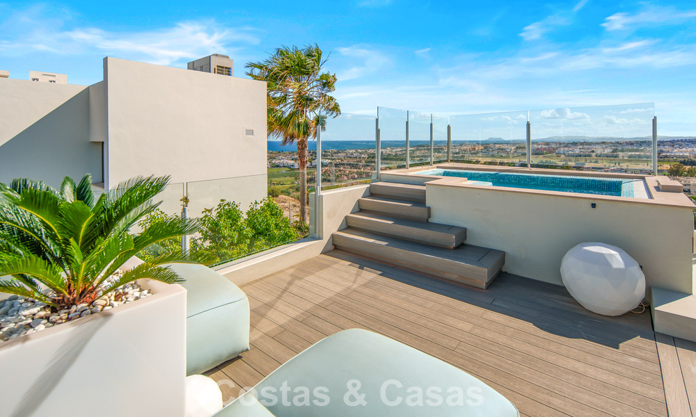 Villa contemporaine de luxe à vendre avec vues panoramiques sur la montagne et la mer à Nueva Andalucía, Marbella 800912