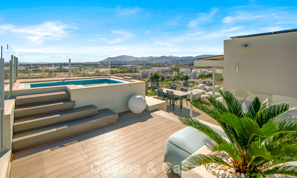 Villa contemporaine de luxe à vendre avec vues panoramiques sur la montagne et la mer à Nueva Andalucía, Marbella 800913