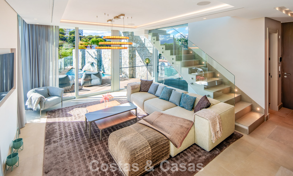 Villa contemporaine de luxe à vendre avec vues panoramiques sur la montagne et la mer à Nueva Andalucía, Marbella 800918