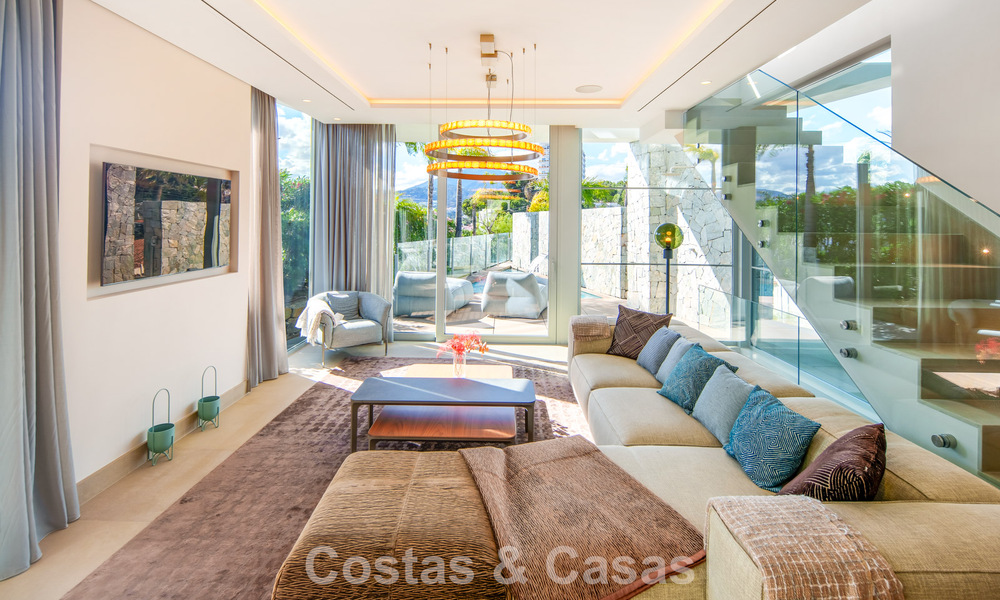 Villa contemporaine de luxe à vendre avec vues panoramiques sur la montagne et la mer à Nueva Andalucía, Marbella 800919
