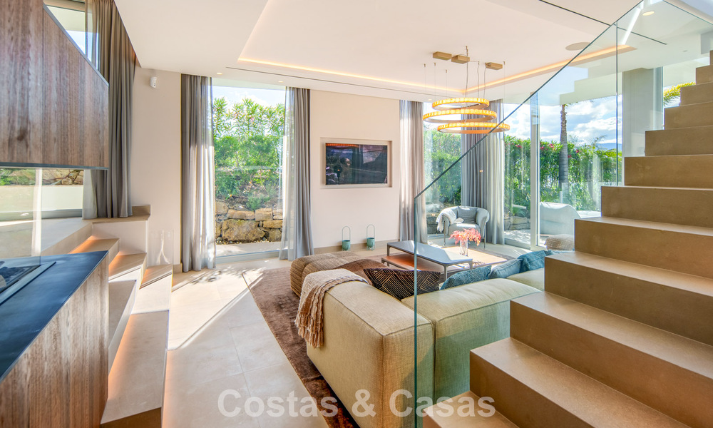 Villa contemporaine de luxe à vendre avec vues panoramiques sur la montagne et la mer à Nueva Andalucía, Marbella 800920