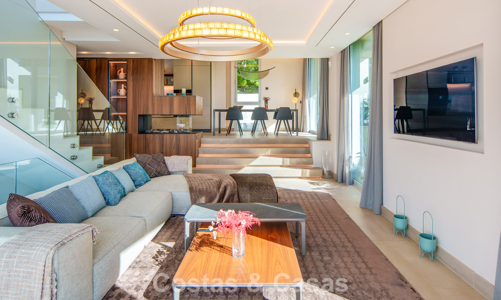 Villa contemporaine de luxe à vendre avec vues panoramiques sur la montagne et la mer à Nueva Andalucía, Marbella 800922
