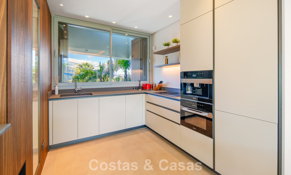 Villa contemporaine de luxe à vendre avec vues panoramiques sur la montagne et la mer à Nueva Andalucía, Marbella 800926