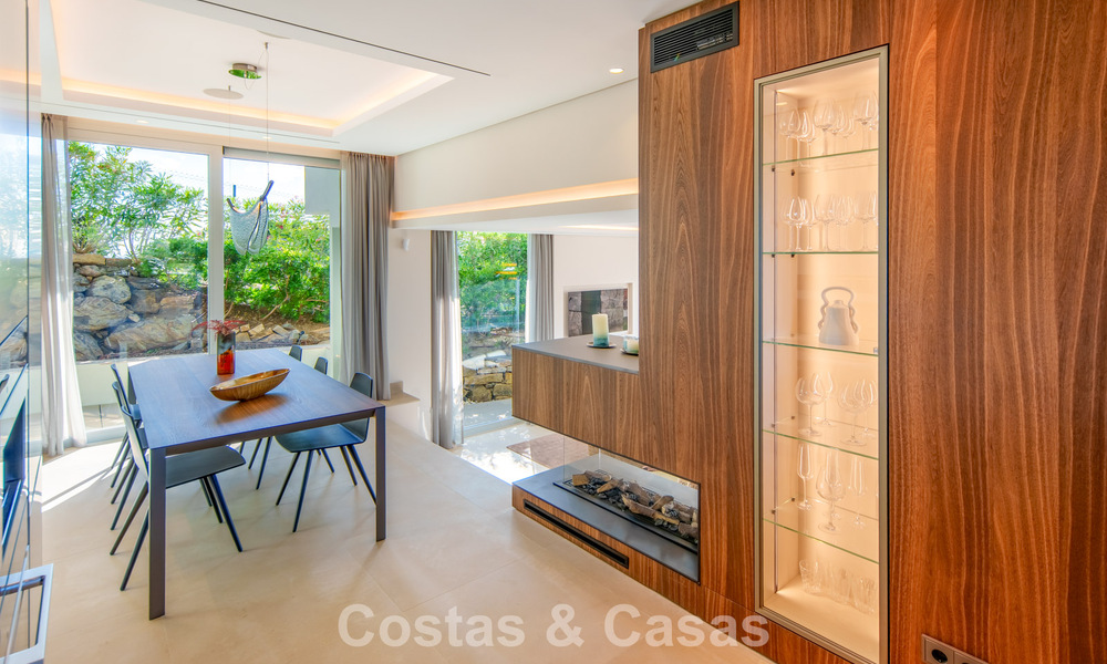 Villa contemporaine de luxe à vendre avec vues panoramiques sur la montagne et la mer à Nueva Andalucía, Marbella 800928