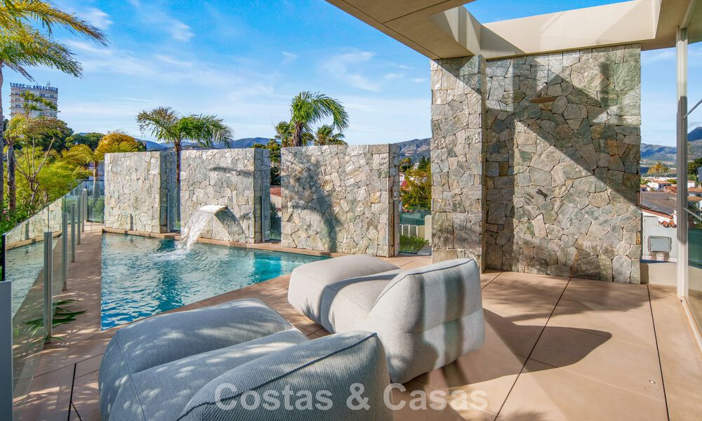 Villa contemporaine de luxe à vendre avec vues panoramiques sur la montagne et la mer à Nueva Andalucía, Marbella 800938