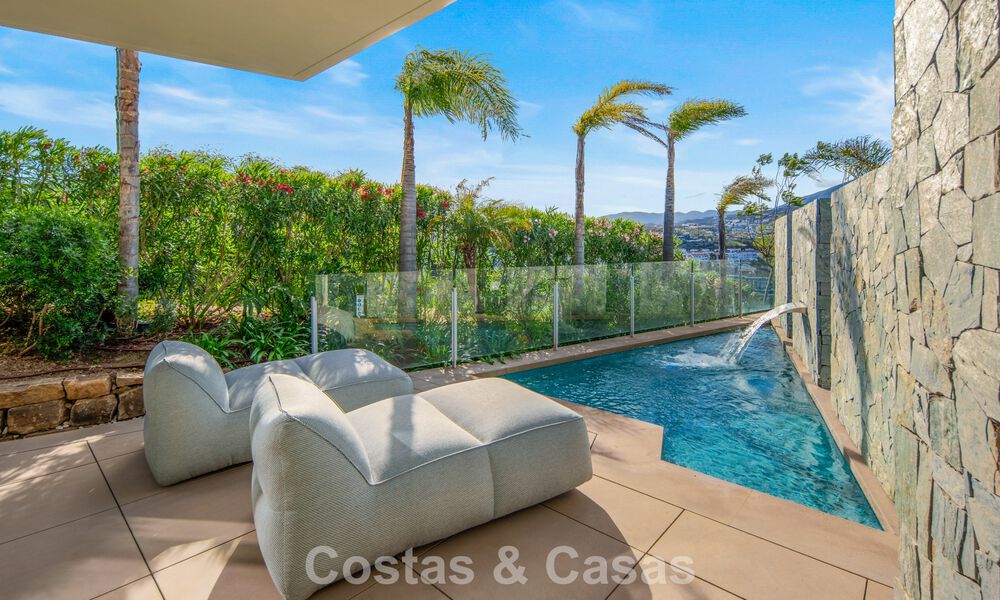 Villa contemporaine de luxe à vendre avec vues panoramiques sur la montagne et la mer à Nueva Andalucía, Marbella 800939