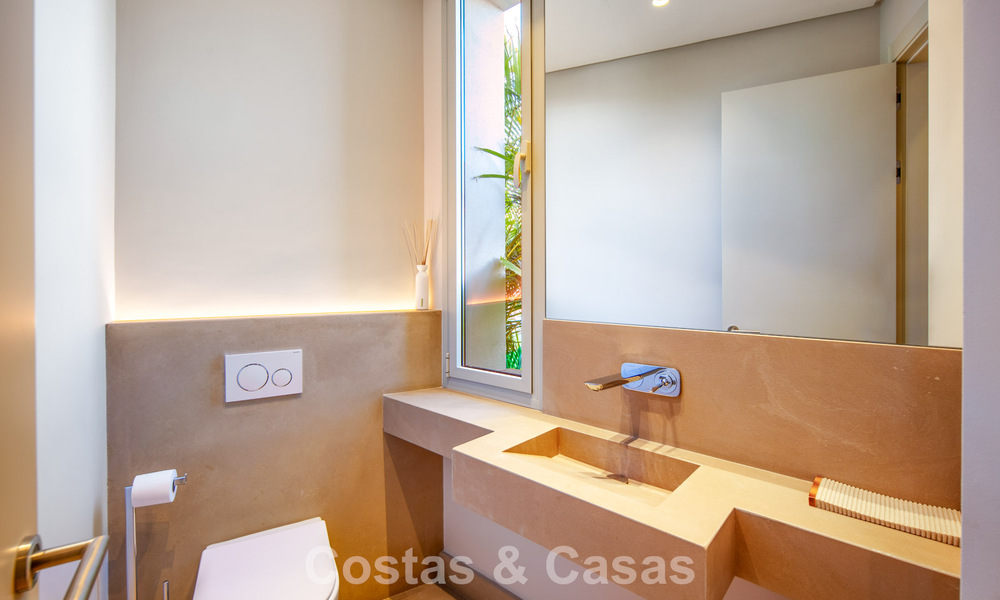 Villa contemporaine de luxe à vendre avec vues panoramiques sur la montagne et la mer à Nueva Andalucía, Marbella 800941