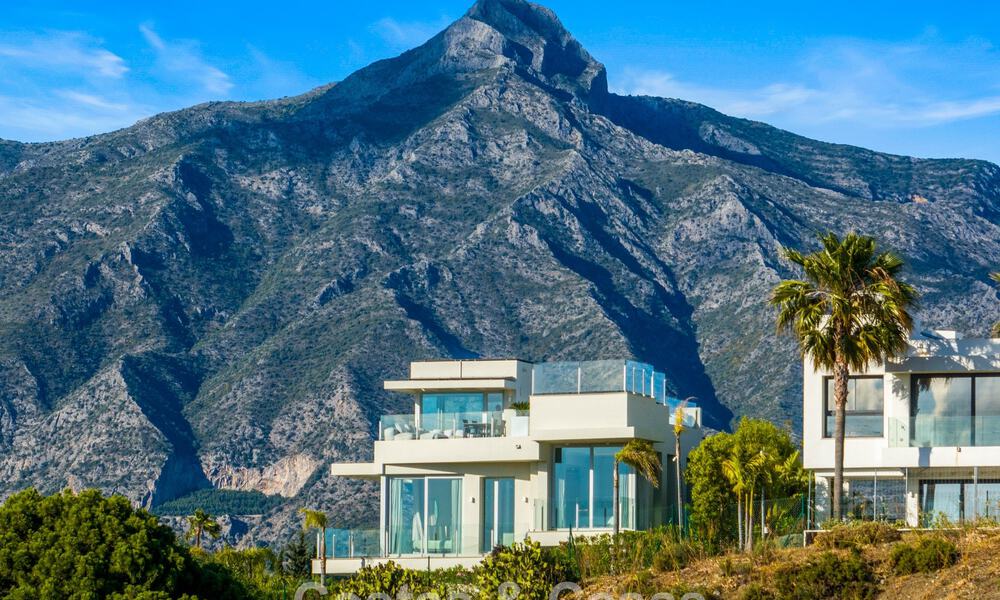Villa contemporaine de luxe à vendre avec vues panoramiques sur la montagne et la mer à Nueva Andalucía, Marbella 800944
