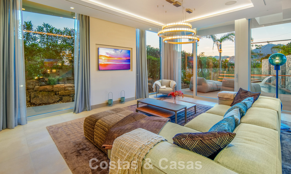 Villa contemporaine de luxe à vendre avec vues panoramiques sur la montagne et la mer à Nueva Andalucía, Marbella 800945
