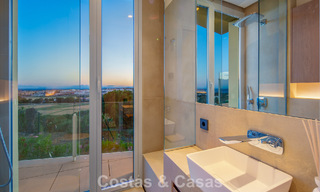 Villa contemporaine de luxe à vendre avec vues panoramiques sur la montagne et la mer à Nueva Andalucía, Marbella 800949 