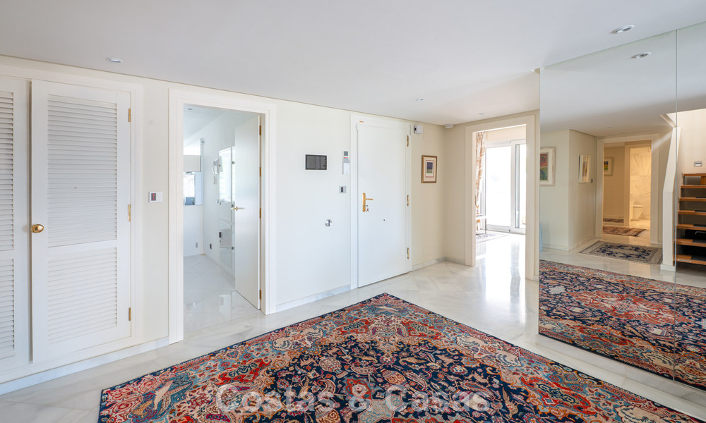 Penthouse duplex à vendre dans un complexe de golf très recherché á Nueva Andalucía, Marbella 800980