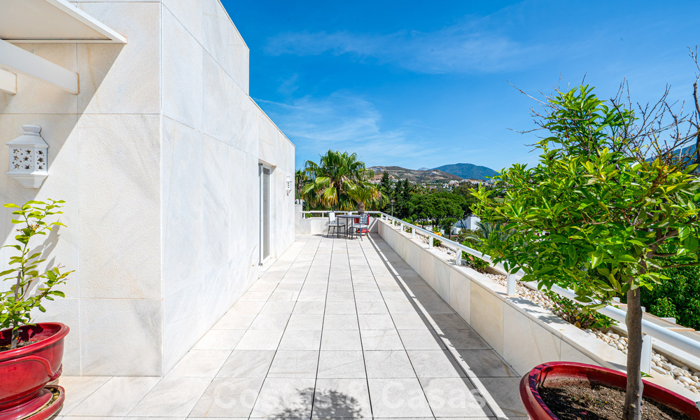 Penthouse duplex à vendre dans un complexe de golf très recherché á Nueva Andalucía, Marbella 800985