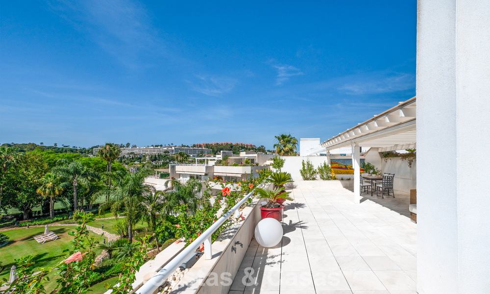 Penthouse duplex à vendre dans un complexe de golf très recherché á Nueva Andalucía, Marbella 800986
