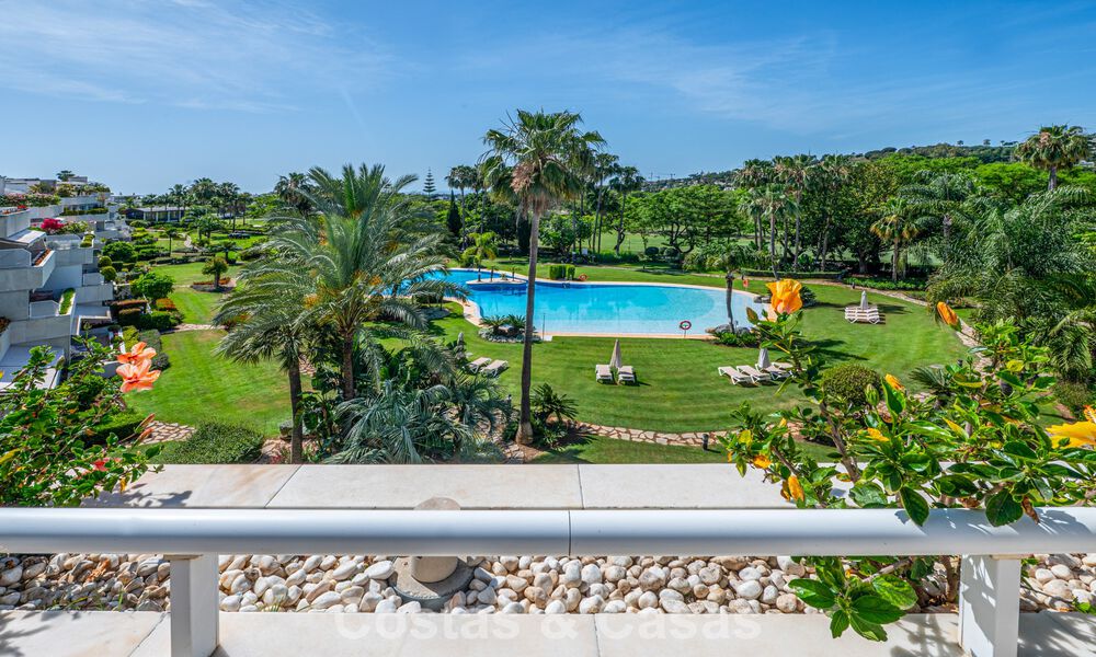 Penthouse duplex à vendre dans un complexe de golf très recherché á Nueva Andalucía, Marbella 800989