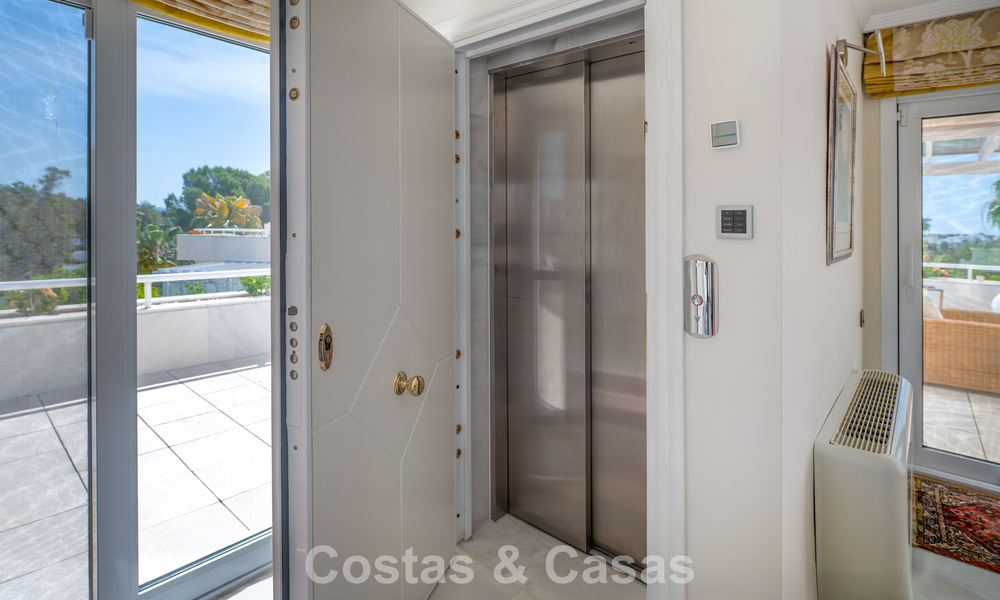 Penthouse duplex à vendre dans un complexe de golf très recherché á Nueva Andalucía, Marbella 801002