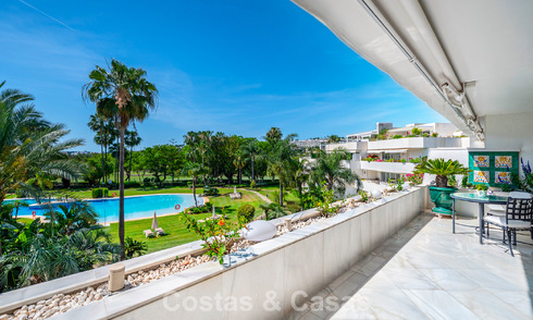 Penthouse duplex à vendre dans un complexe de golf très recherché dans la Vallée du Golf de Nueva Andalucía, Marbella 801004