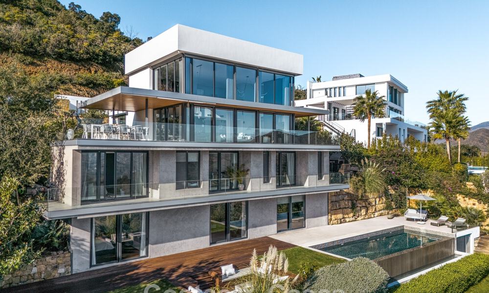 Impressionnante villa de luxe à l’architecture minimaliste moderne à vendre dans les collines de Marbella Est 801127