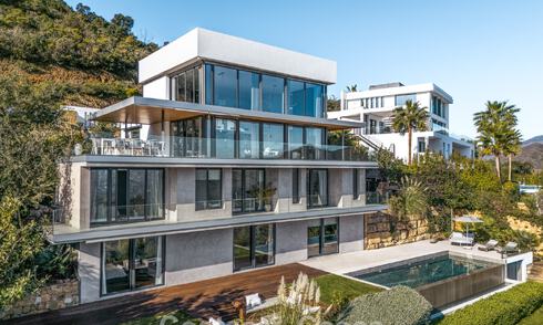 Impressionnante villa de luxe à l’architecture minimaliste moderne à vendre dans les collines de Marbella Est 801127