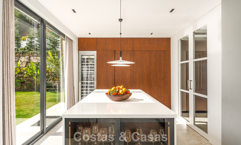 Impressionnante villa de luxe à l’architecture minimaliste moderne à vendre dans les collines de Marbella Est 801138