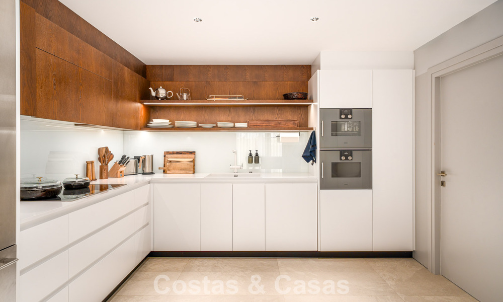 Impressionnante villa de luxe à l’architecture minimaliste moderne à vendre dans les collines de Marbella Est 801139