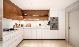 Impressionnante villa de luxe à l’architecture minimaliste moderne à vendre dans les collines de Marbella Est 801139 