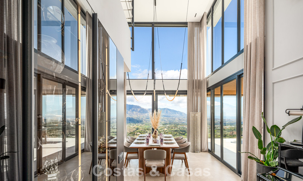 Impressionnante villa de luxe à l’architecture minimaliste moderne à vendre dans les collines de Marbella Est 801140