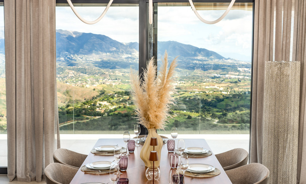 Impressionnante villa de luxe à l’architecture minimaliste moderne à vendre dans les collines de Marbella Est 801146