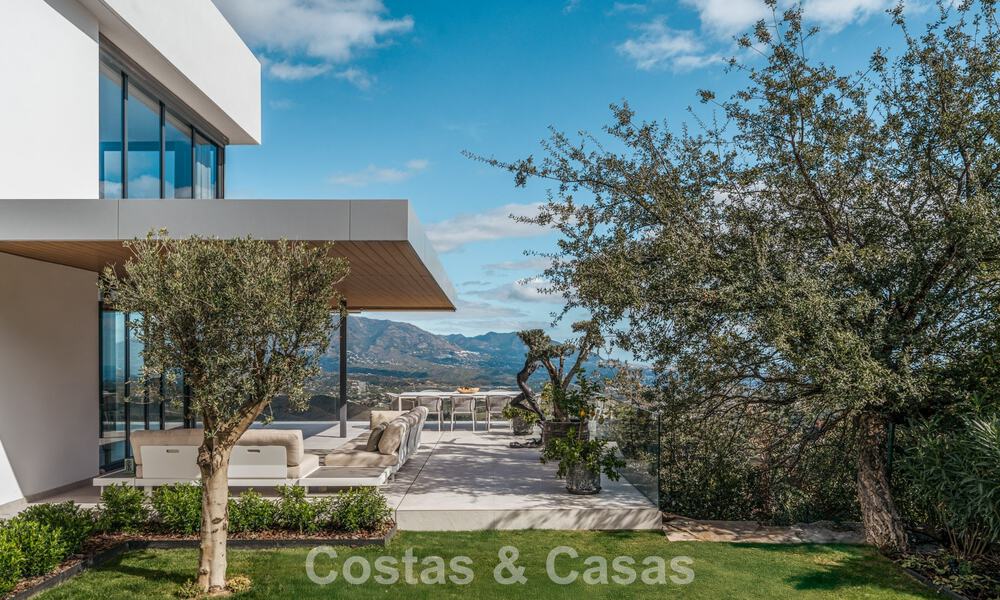 Impressionnante villa de luxe à l’architecture minimaliste moderne à vendre dans les collines de Marbella Est 801151