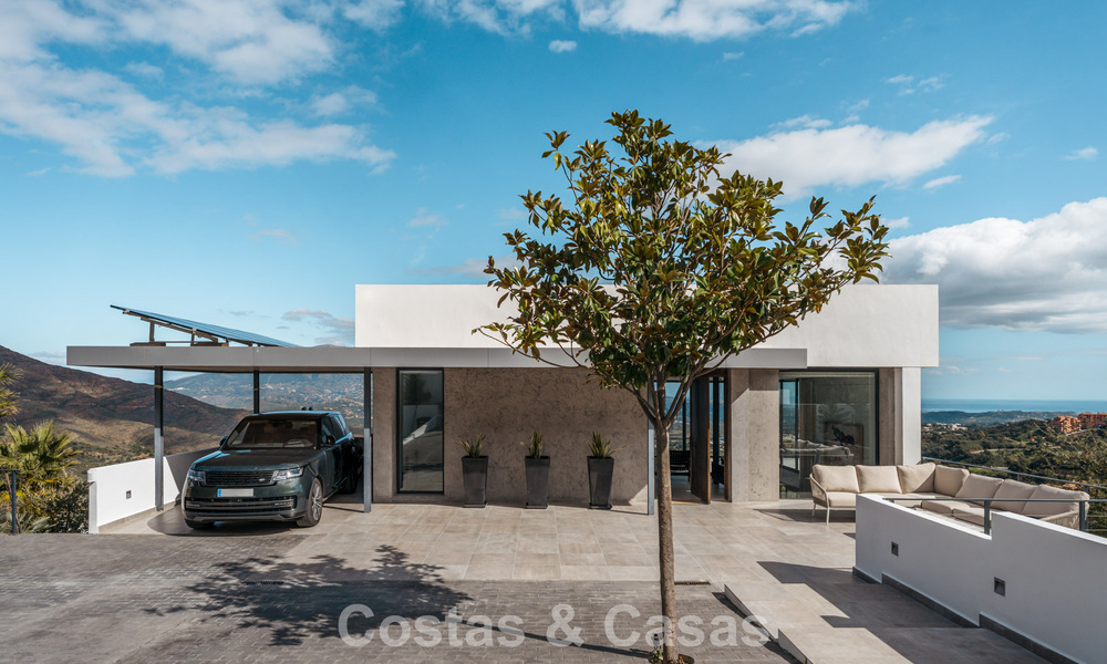 Impressionnante villa de luxe à l’architecture minimaliste moderne à vendre dans les collines de Marbella Est 801154