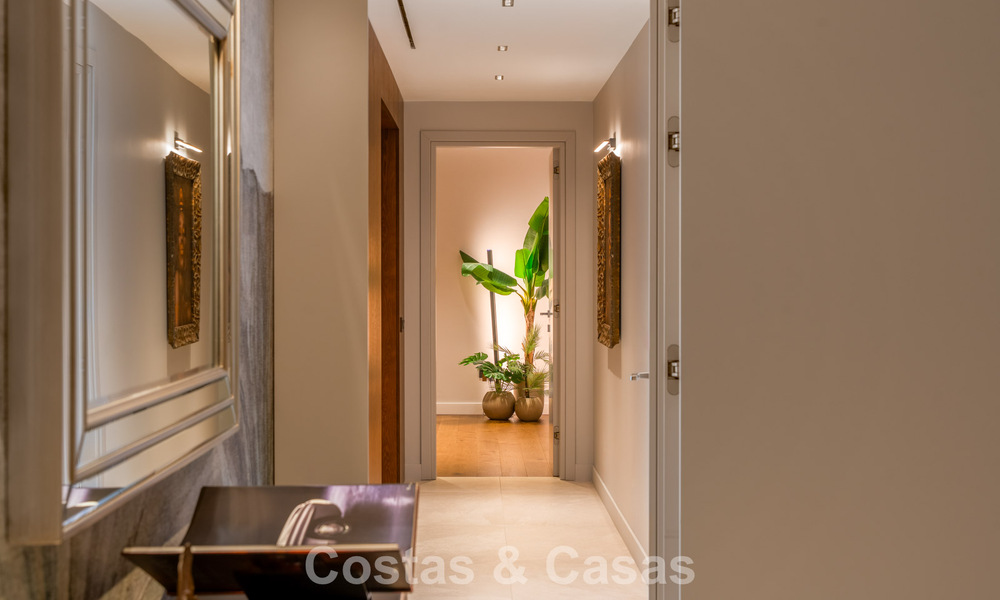 Impressionnante villa de luxe à l’architecture minimaliste moderne à vendre dans les collines de Marbella Est 801159