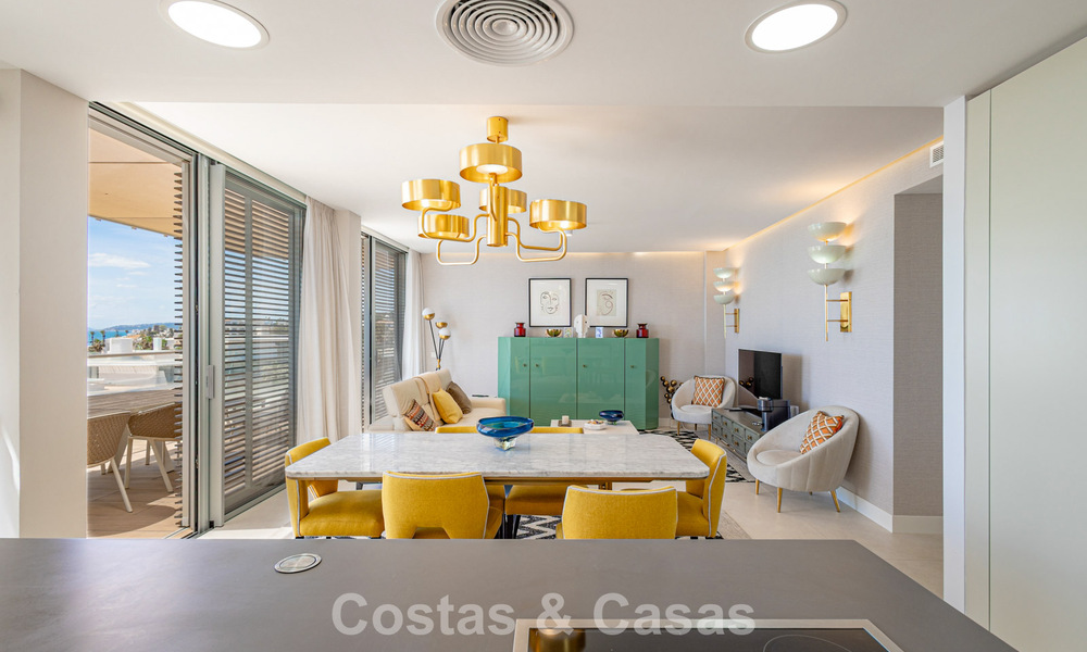 Penthouse exclusif avec une vue mer ouverte spectaculaire à vendre en bord de mer à Estepona 801258