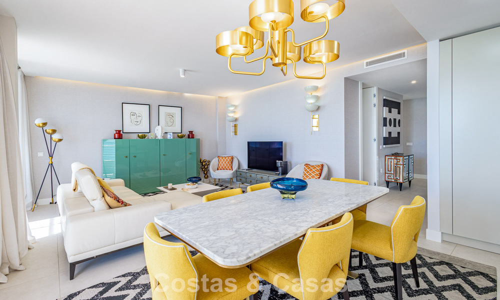 Penthouse exclusif avec une vue mer ouverte spectaculaire à vendre en bord de mer à Estepona 801261