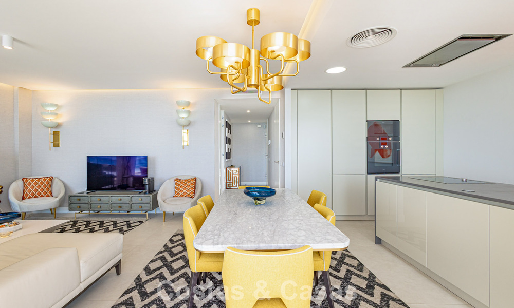 Penthouse exclusif avec une vue mer ouverte spectaculaire à vendre en bord de mer à Estepona 801263