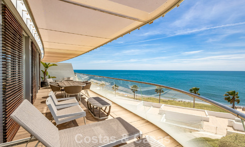 Penthouse exclusif avec une vue mer ouverte spectaculaire à vendre en bord de mer à Estepona 801265