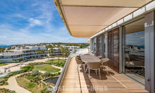 Penthouse exclusif avec une vue mer ouverte spectaculaire à vendre en bord de mer à Estepona 801269 
