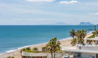 Penthouse exclusif avec une vue mer ouverte spectaculaire à vendre en bord de mer à Estepona 801270 