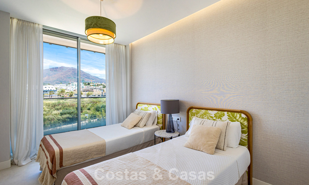 Penthouse exclusif avec une vue mer ouverte spectaculaire à vendre en bord de mer à Estepona 801273