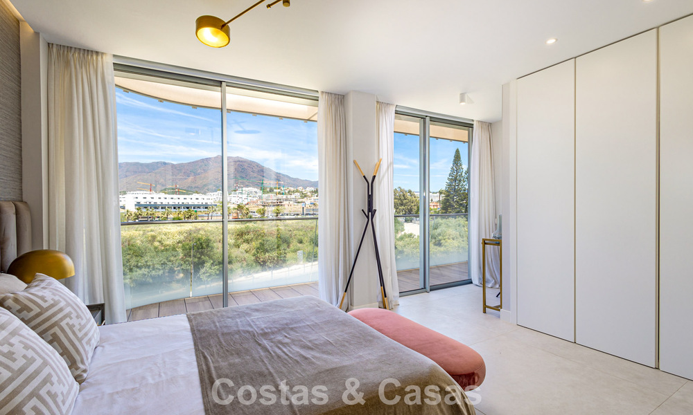 Penthouse exclusif avec une vue mer ouverte spectaculaire à vendre en bord de mer à Estepona 801274