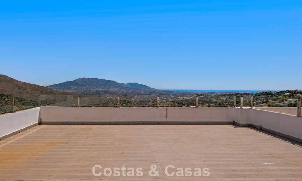 Villa de luxe contemporaine à l’architecture moderne épurée avec vues imprenables à vendre à Marbella Est 801162