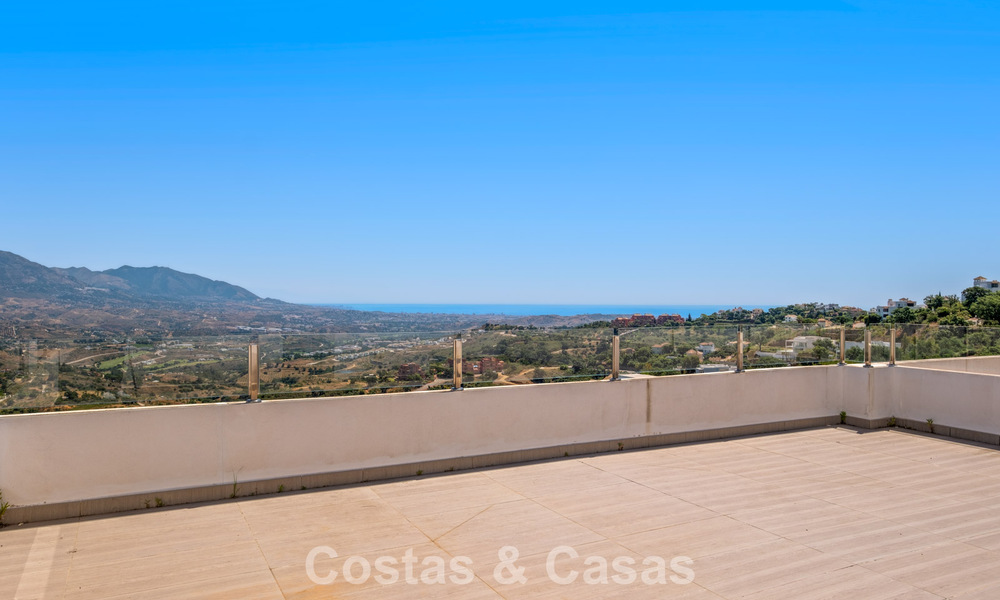 Villa de luxe contemporaine à l’architecture moderne épurée avec vues imprenables à vendre à Marbella Est 801163