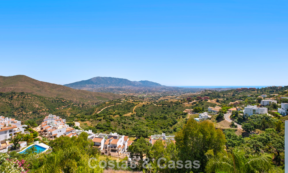 Villa de luxe contemporaine à l’architecture moderne épurée avec vues imprenables à vendre à Marbella Est 801164