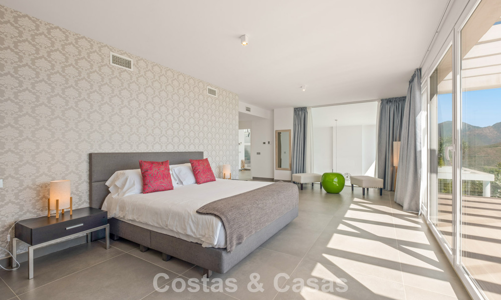 Villa de luxe contemporaine à l’architecture moderne épurée avec vues imprenables à vendre à Marbella Est 801170