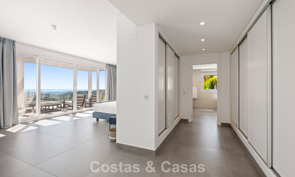 Villa de luxe contemporaine à l’architecture moderne épurée avec vues imprenables à vendre à Marbella Est 801176