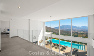 Villa de luxe contemporaine à l’architecture moderne épurée avec vues imprenables à vendre à Marbella Est 801179 