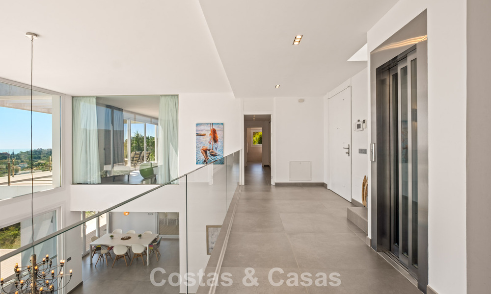 Villa de luxe contemporaine à l’architecture moderne épurée avec vues imprenables à vendre à Marbella Est 801182